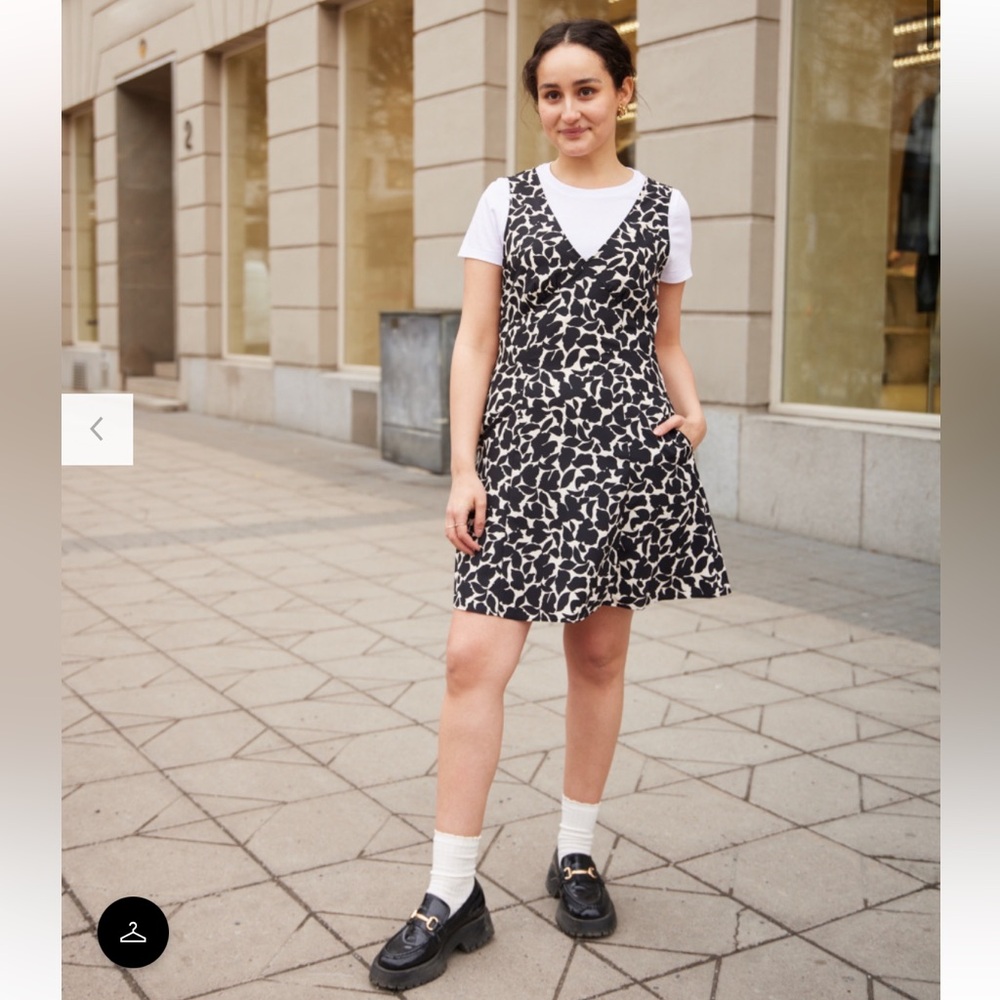 Uniqlo Printed V-neck A-line Casual Dress
